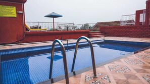 Piscine couverte, piscine extérieure