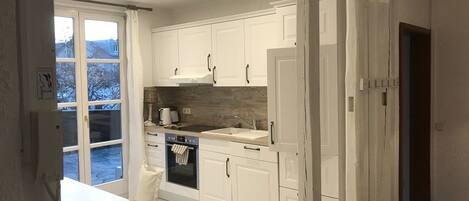 Dishwasher, coffee/tea maker, cookware/dishes/utensils