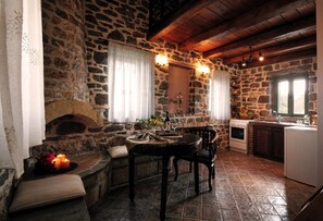 18-inch LCD TV with cable channels, TV