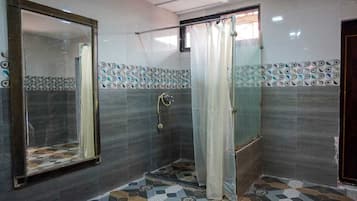 Douche, serviettes fournies