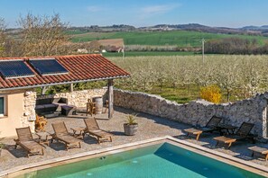 Luxury Triple Room | Courtyard view - Domaine de Rambeau (Castelmoron-sur-Lot)