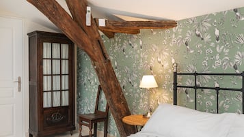 Cottage | Egyptian cotton sheets, premium bedding, individually decorated