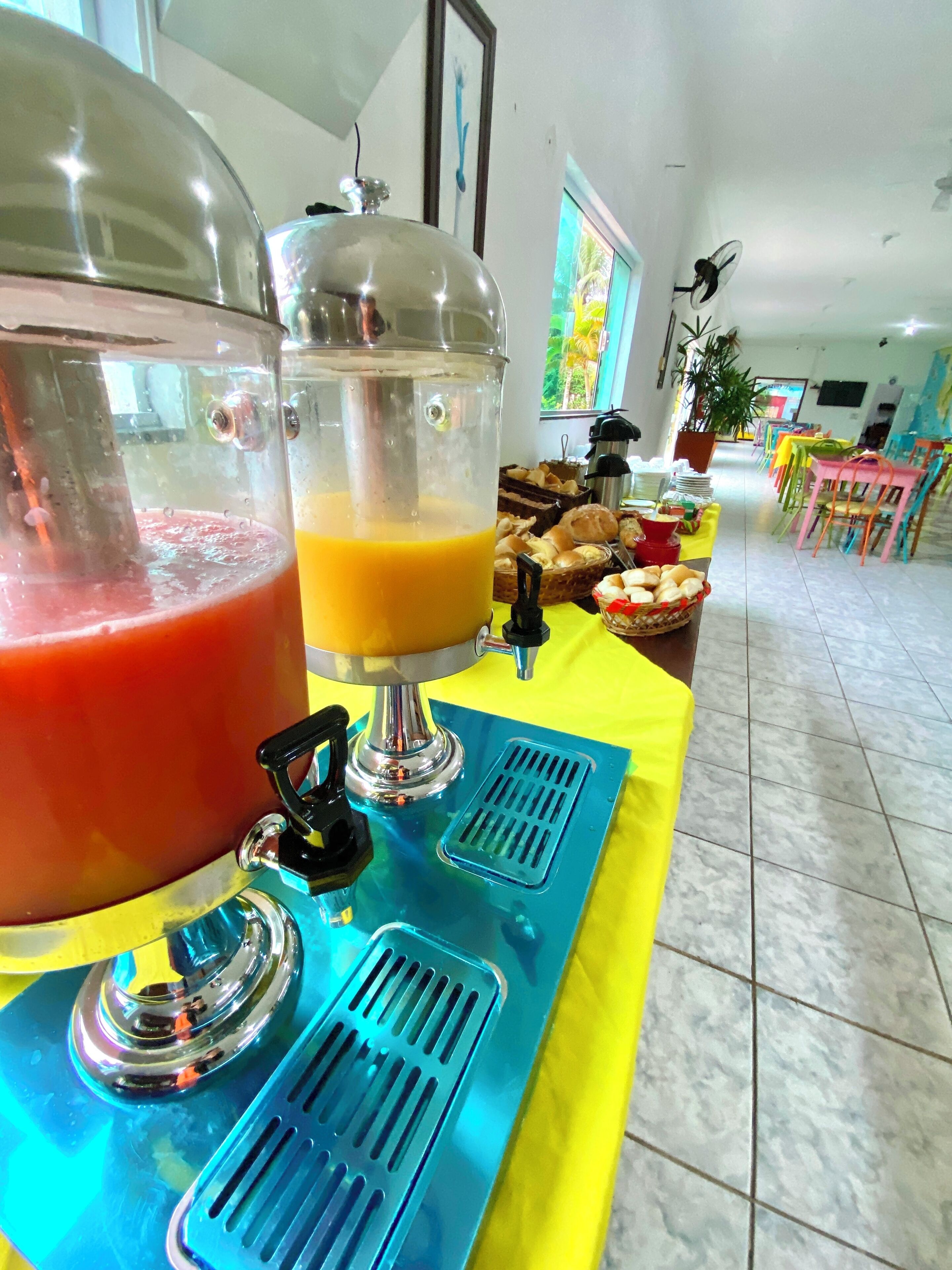 Café da manhã completo grátis todos os dias