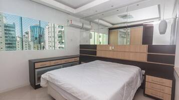 Apartamento | 3 quartos, Wi-Fi de cortesia, roupa de cama