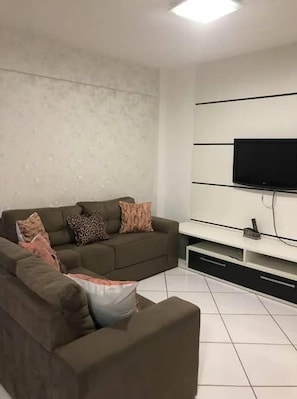 Apartment | Living room | TV - Apto Magnífico com Piscina (Balneário Camboriú)
