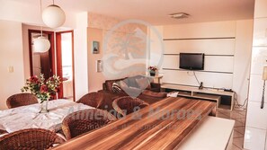 Apartment | Living room | TV - Apto Magnífico com Piscina (Balneário Camboriú)