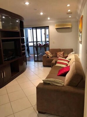 Apartamento | Sala de estar | TV