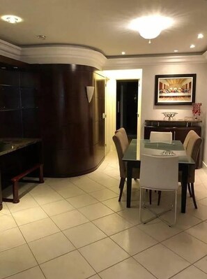 In-room dining - Apto Perfeito Quadra Mar (Balneário Camboriú)