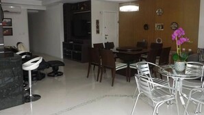 Apartment | Living room | TV - Apto Magnifico Praia (Itapema)