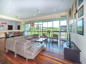 Lobby lounge