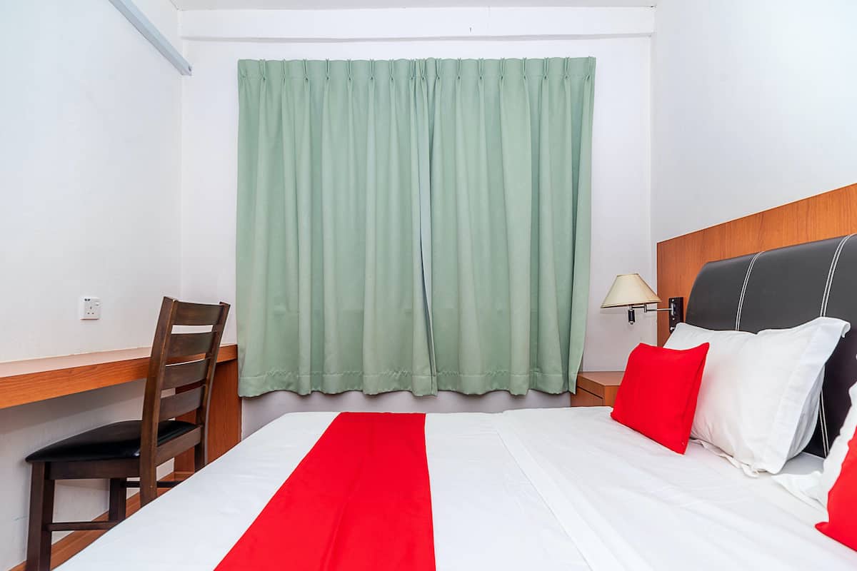 Suite Deluxe | Escritorio, tabla de planchar con plancha, wifi gratis y ropa de cama