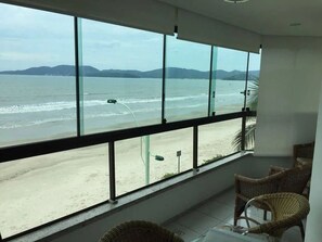 Apartment | Balcony - Apto Luxuoso Beira Mar (Itapema)