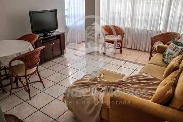 Apartemen | Ruang keluarga | TV