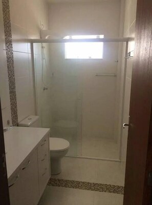 Departamento | Baño | Regadera, secadora de cabello, toallas 