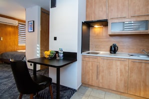 Basic-Doppelzimmer | 1 Schlafzimmer, Schreibtisch, laptopgeeigneter Arbeitsplatz