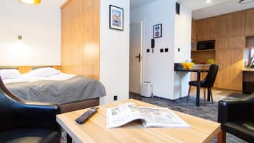 Superior Room | 1 bedroom, desk, laptop workspace, iron/ironing board