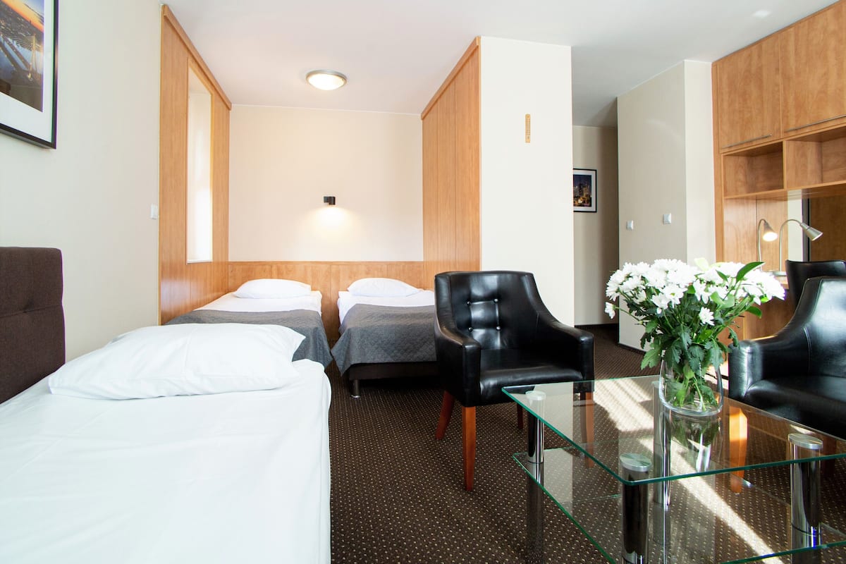 Basic Triple Room | 1 bedroom, desk, laptop workspace, iron/ironing board
