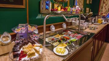 Daily buffet breakfast (PLN 55 per person)