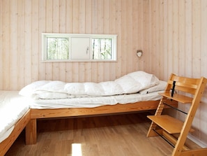 3 bedrooms, cribs/infant beds