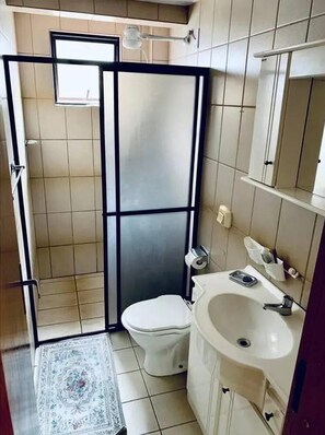 Apartment | Bathroom | Shower, hair dryer, towels - Apto Próximo Mar Balneário Camboriú (Balneário Camboriú)
