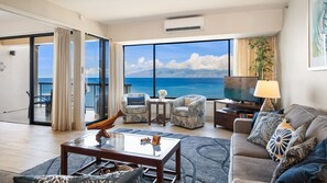 Condo, 2 Bedrooms | Living area