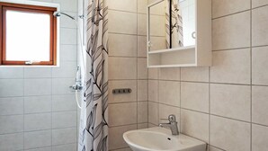 Bathroom - Holiday Home in Öckerö (Öckerö)