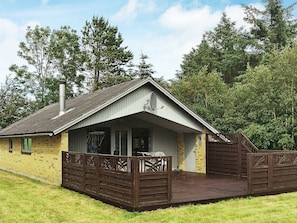 Exterior - Quaint Holiday Home in Løgstør near Beach (Logstor)