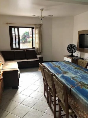 House | In-room dining