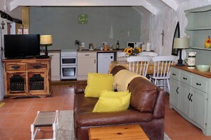 30-inch TV with digital channels, fireplace - Cowshed Cottage Located nr Kynance Cove (Helston)