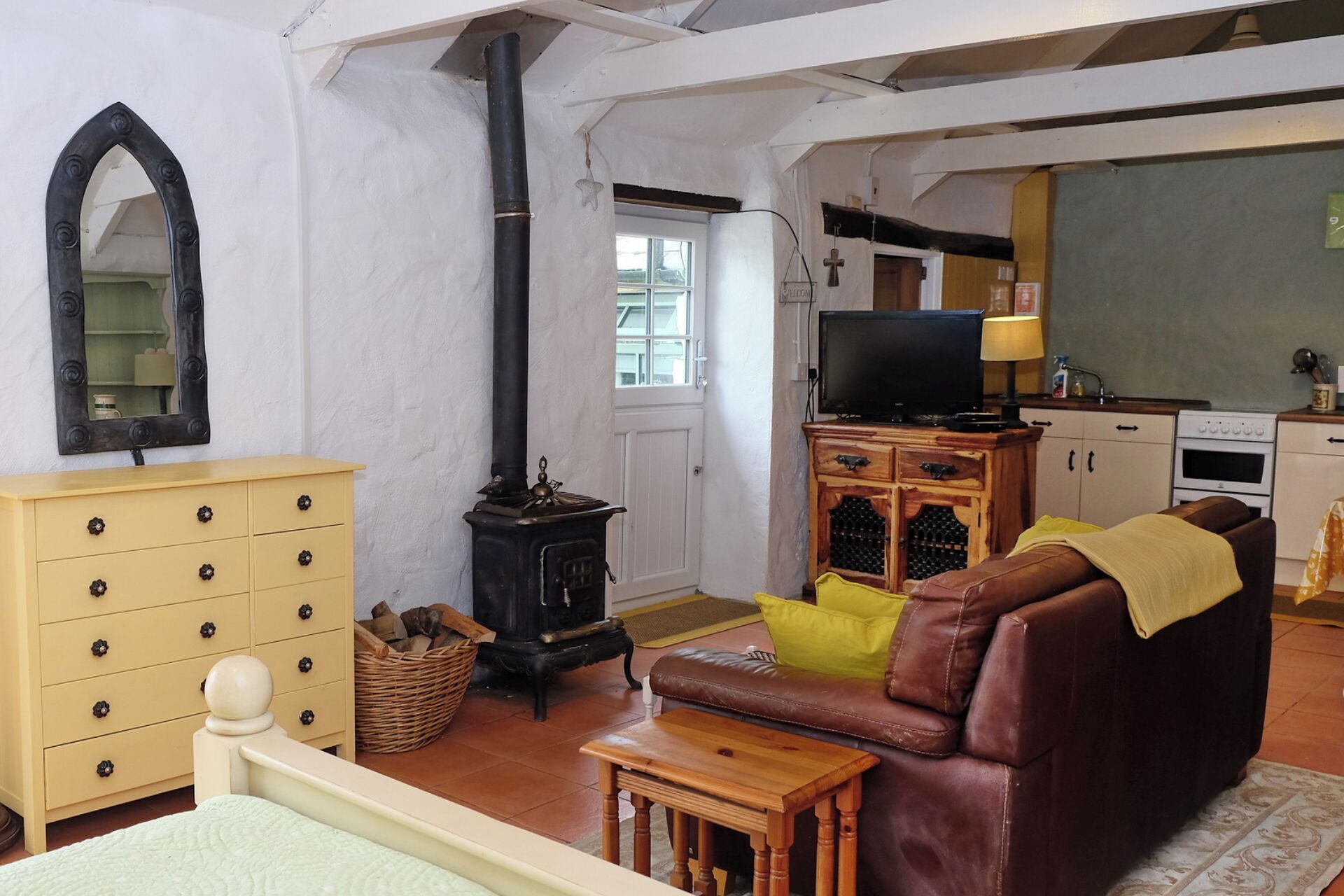 30-inch TV with digital channels, fireplace