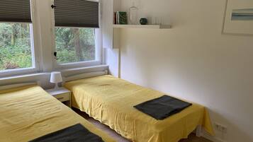 1 chambre, fer et planche Ă repasser