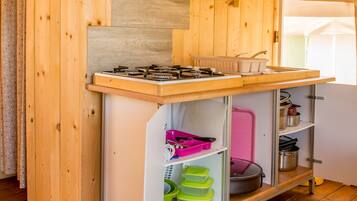Tent | Private kitchen | Fridge, stovetop, coffee/tea maker, electric kettle