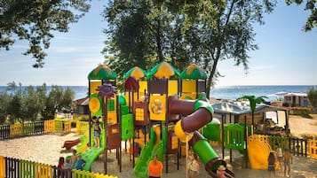 Children’s play area – outdoor