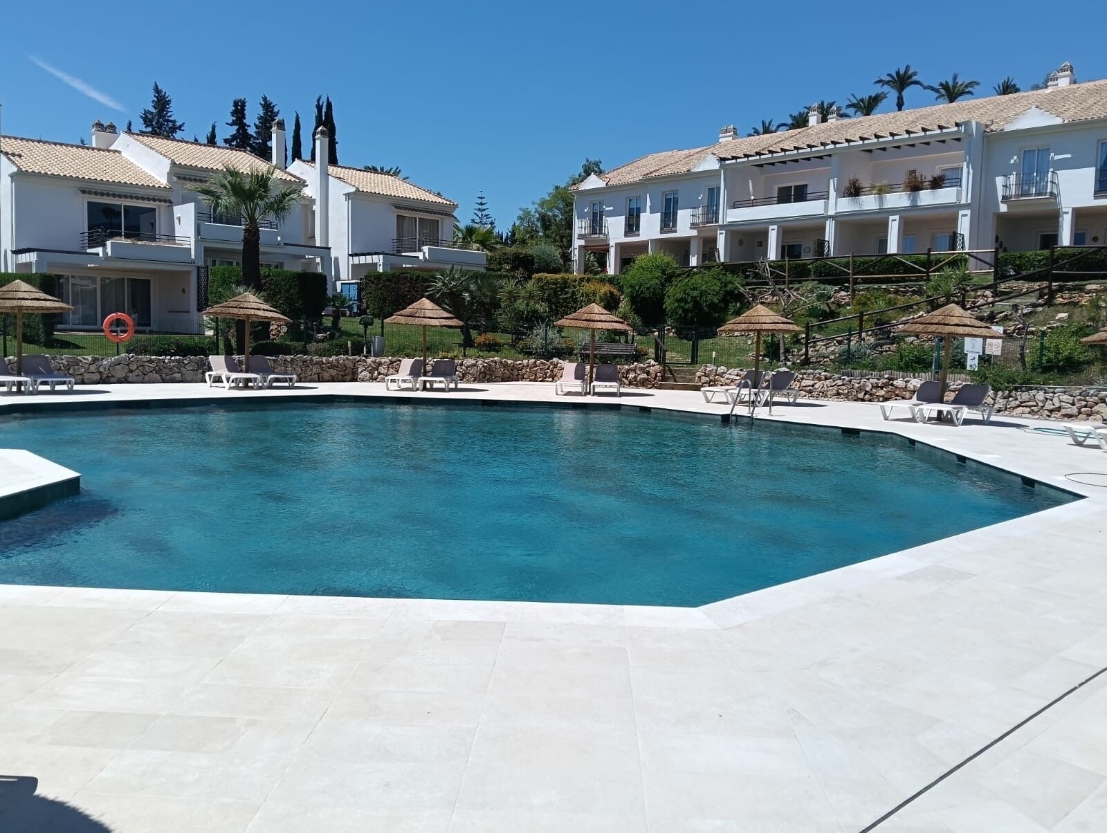 Außenpool, Liegestühle