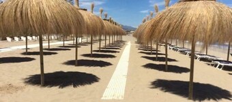 Luxury,fenced townhouse, large garden, swimming pool near golf courses 7 pers.