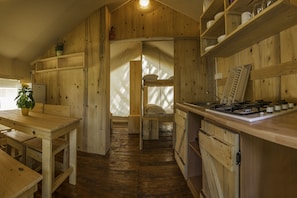 Deluxe Tent | Private kitchen