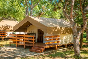 A tented accommodation with a wooden bench and steps leading to the entrance. - Sunflower Camping Savudrija (Umag)