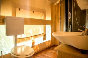 Deluxe Tent | Bathroom | Shower, towels, toilet paper - Sunflower Camping Savudrija (Umag)