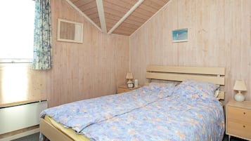 3 bedrooms, cots/infant beds
