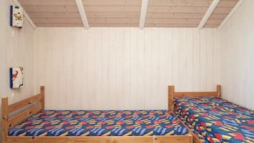 3 bedrooms, cots/infant beds
