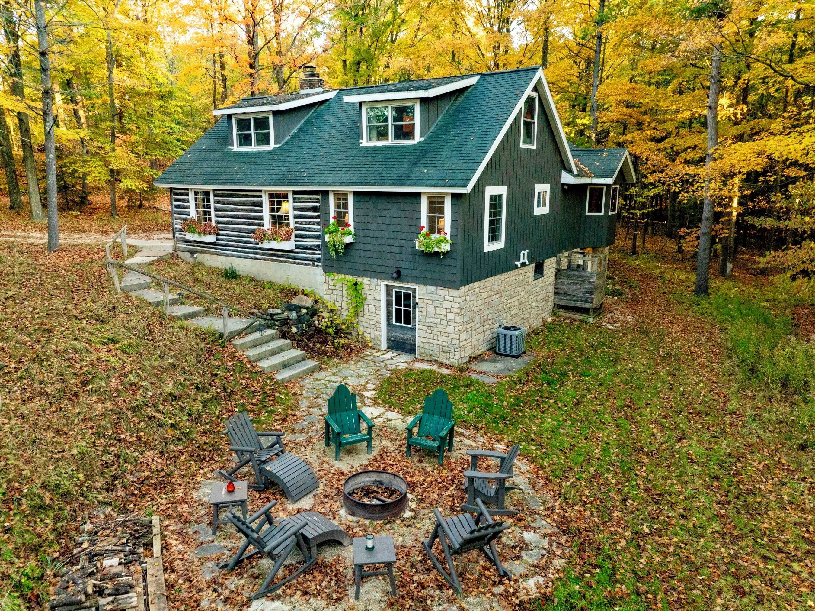 Fire pit area, firewood supplied, bean bag toss and fire starters available.