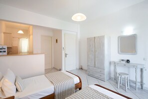 Iron/ironing board, travel cot, free WiFi, bed sheets