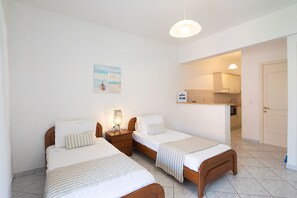 Iron/ironing board, travel cot, free WiFi, bed sheets