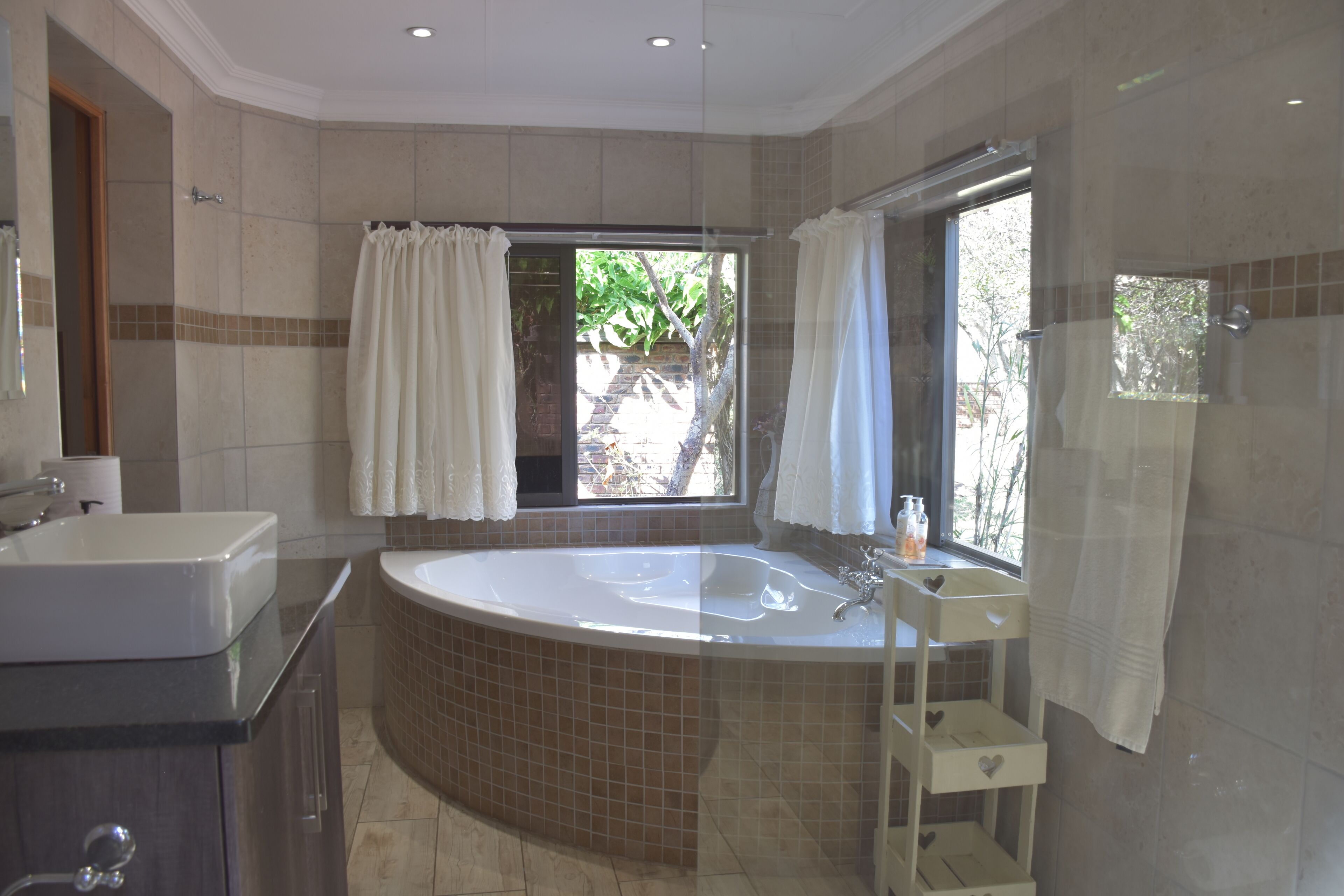 Luxury Chalet (Apiesdoring) | Bathroom