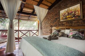Individually decorated, individually furnished, desk, laptop workspace - Doringpoort Safari Lodge (Nkomazi)