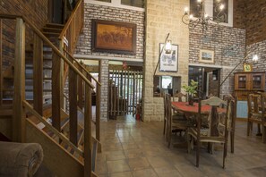 Daily full breakfast (ZAR 110 per person) - Doringpoort Safari Lodge (Nkomazi)