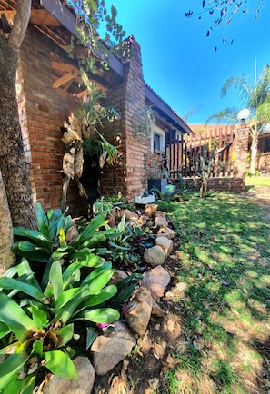 Chalet básico (Lemoentjiedoring) | Vista al jardín