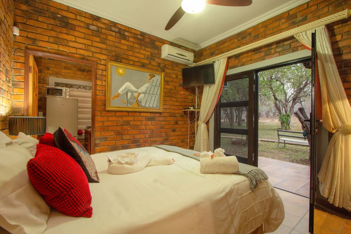 Luxury Triple Room | Meja, ruang kerja komputer riba, kalis bunyi, Wi-fi percuma 