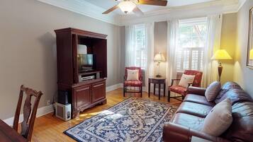 Condo, 1 Katil Ratu (Queen) (Southern Charm on Liberty) | Ruang tamu