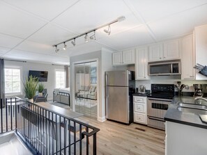 Apartment, Multiple Beds (Broughton Deco Carriage) | Private kitchen | Dining tables - Broughton Deco Carriage (Savannah)